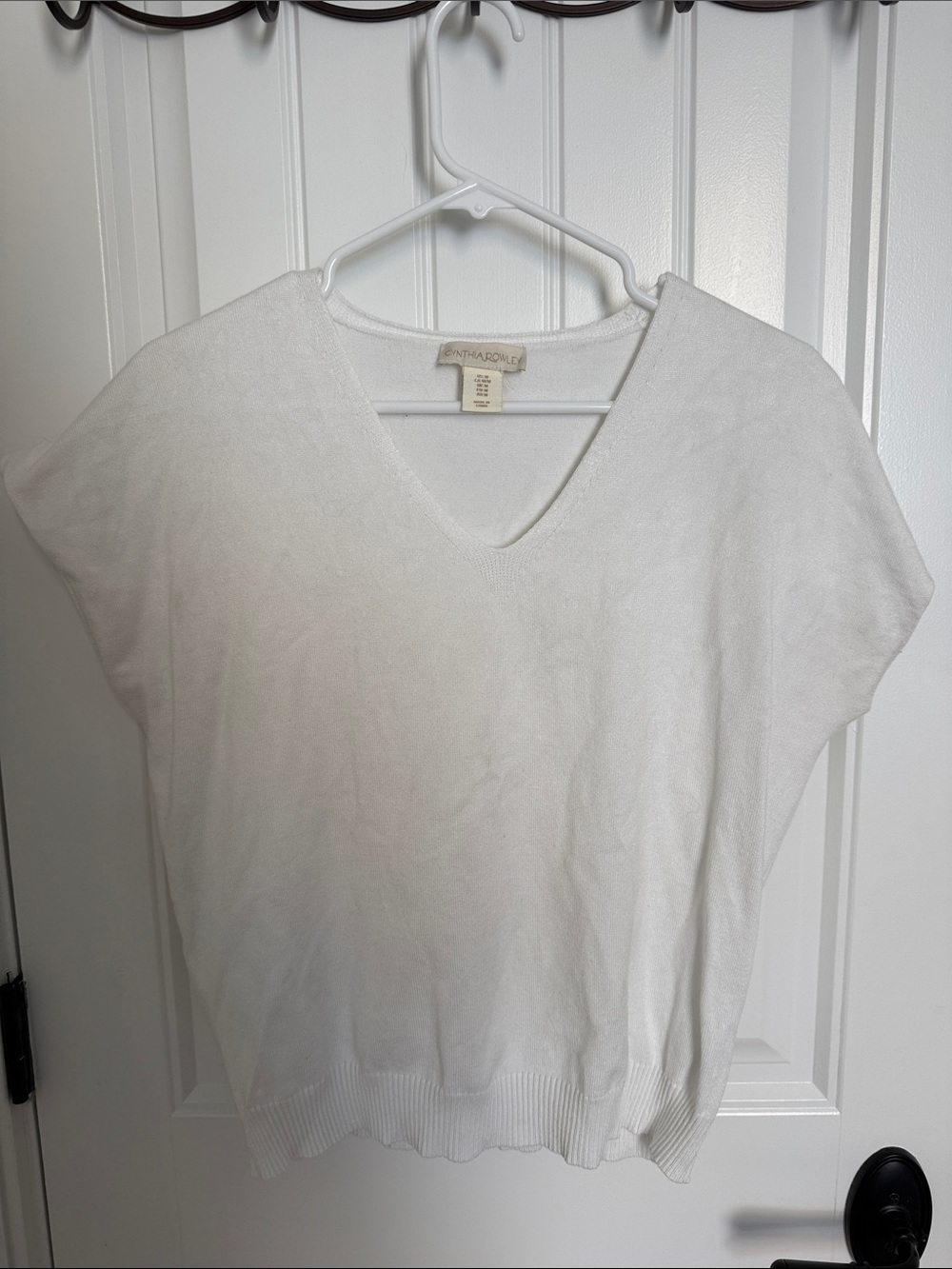 Cynthia Rowley White V-Neck Short Sleeve Knit Top